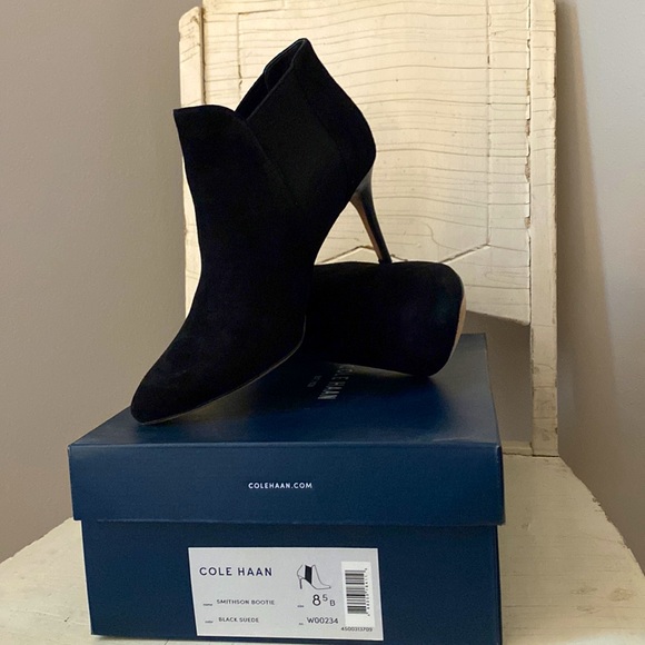 Like New! Black Suede Cole Haan Smithson Bootie, size 8.5 - Picture 2 of 5